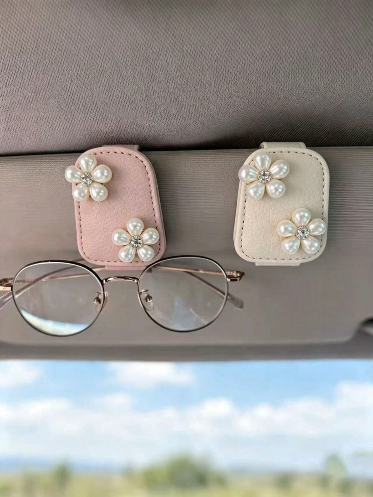 Pearl Rhinestone Flower Leather Car Fashion Glasses Clip, Car Sun Visor Fashion Glasses & Ticket Holder, Double Pearl Small Flower Car Sun Visor Glasses Clip, Lychee Grain Leather Surface Women's Car
