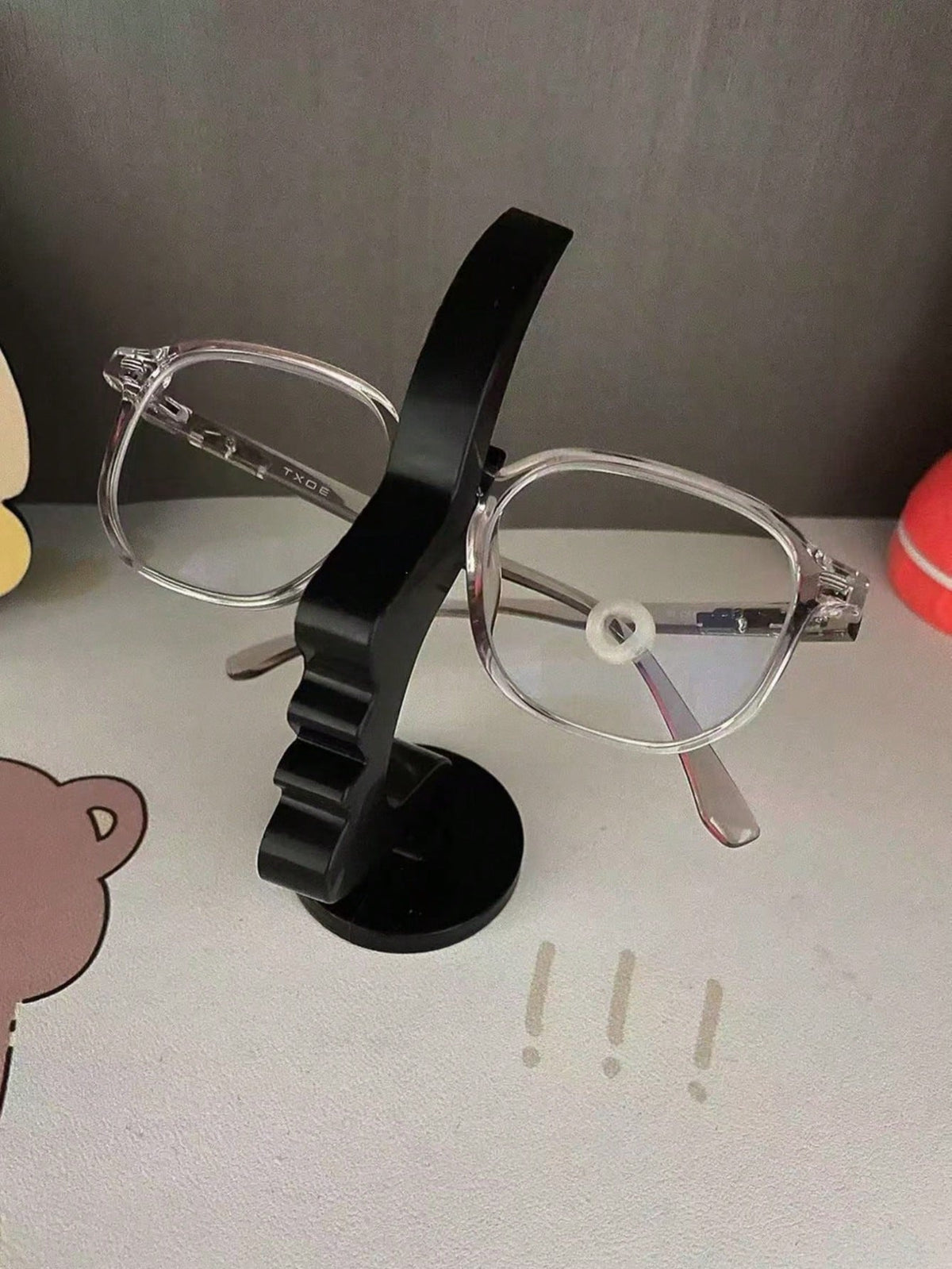 1/2pcs New Fun Desktop Glasses Holder, Unique Curved Design Practical Minimalist Black Glasses Stand, Durable Plastic Material, Suitable For Living Room, Bedroom, Office, Decorative Desktop Or Bedside