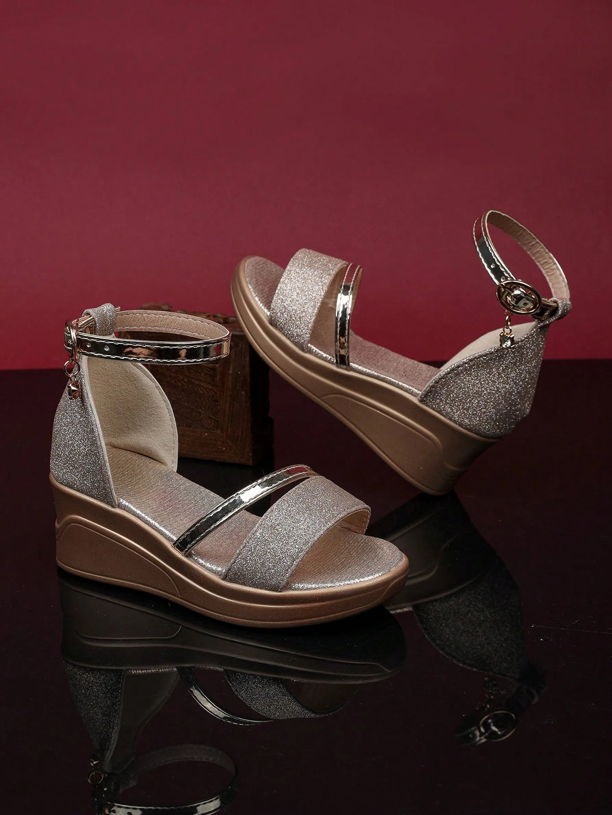 1 Pair Girls' Gold High Heel Sandals, Shiny & Soft PU Fabric, Back Strap Metal Buckle Design, Round Toe, Lightweight & Flexible Thick-Sole, Fashion Princess Style, Suitable For Daily Occasions & Parti