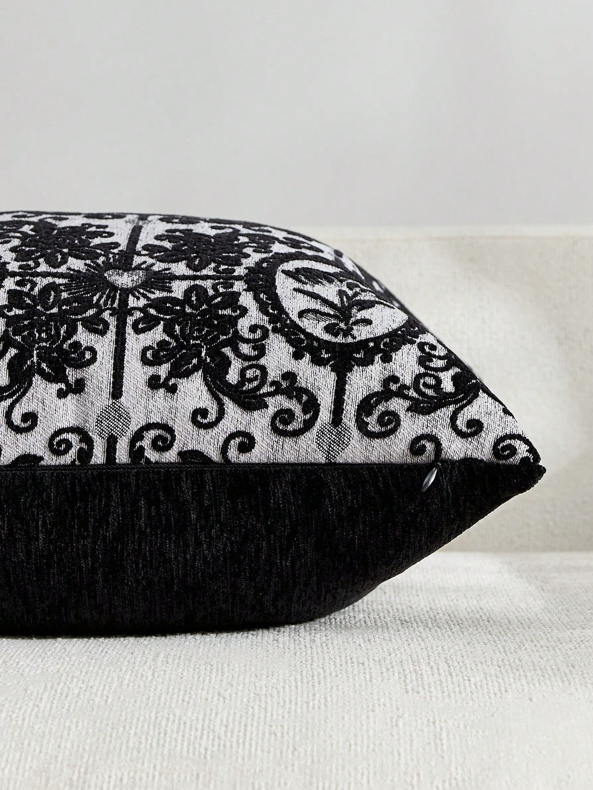 18 Inch X 18 Inch Neutral Floral Throw Pillow Cover, Vintage Velvet Square Pillowcase, Soft Decorative Farmhouse Style Sofa Pillow Cover, Suitable For Living Room Bedroom (1pc, 2pcs Optional)