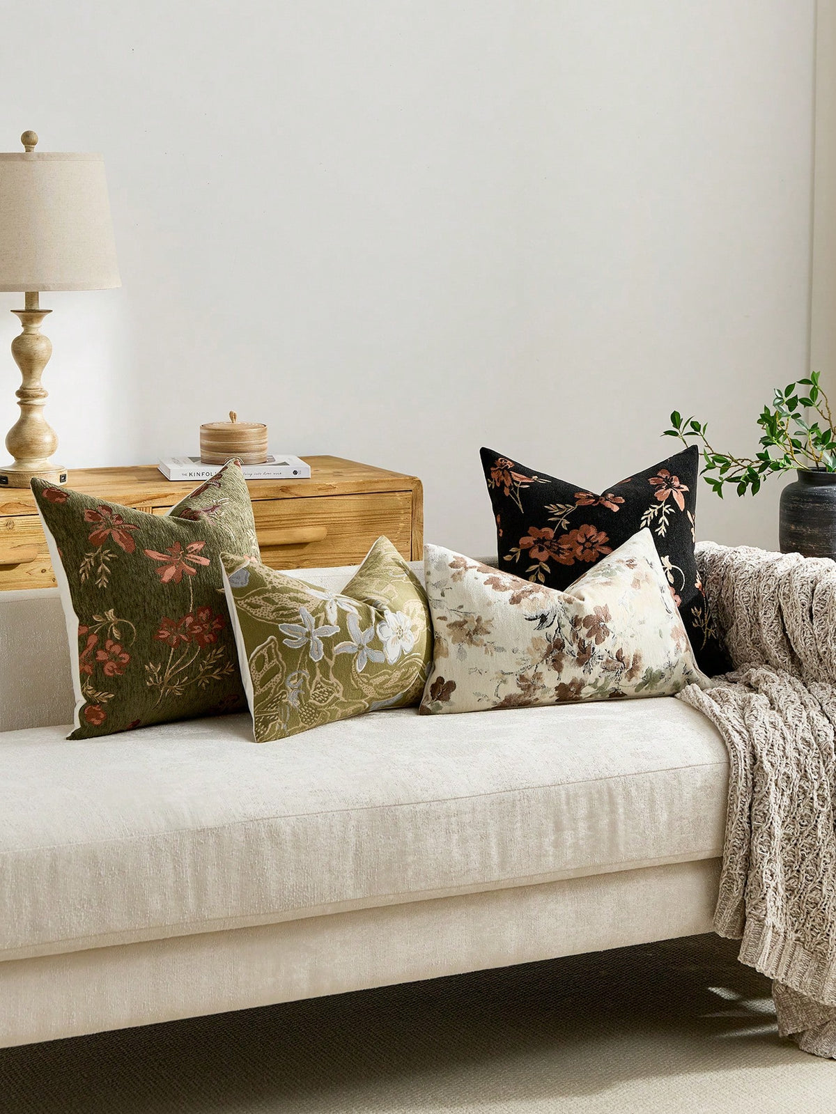 1pc/2pcs Brown (No Insert) Floral Pattern Cushion Cover, Fashionable Vintage Comfortable Jacquard Chenille + Faux Cashmere Touch Pillowcase, Suitable For Daily Home Decor, Sofa, Bed, Bedroom, Gift, Ho