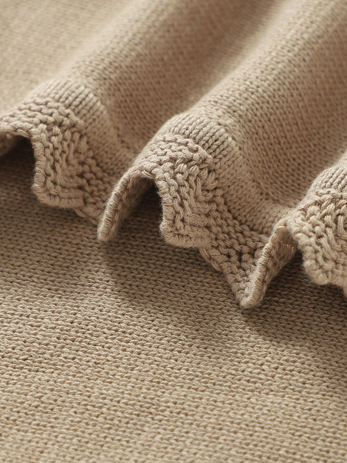 1pc Baby Knitted Blanket, Cute Bear Embroidery Design With Wavy Edges, Soft & Minimalist, Suitable For All Seasons