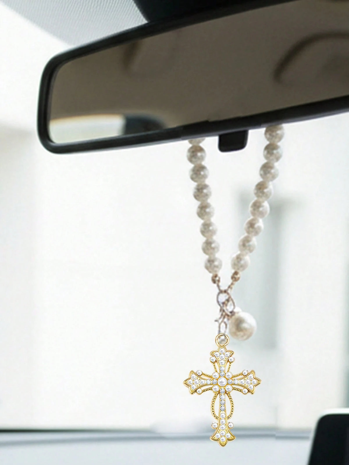 1pc Car Interior Pendant- Pearl Chain And Cross; Pearl And Diamond Elements; Elegant Style, Cross Pendant, Car Rearview Mirror Decor, Cross Keychain, Pearl Pendant Accessory, Faith Jewelry Pendant De