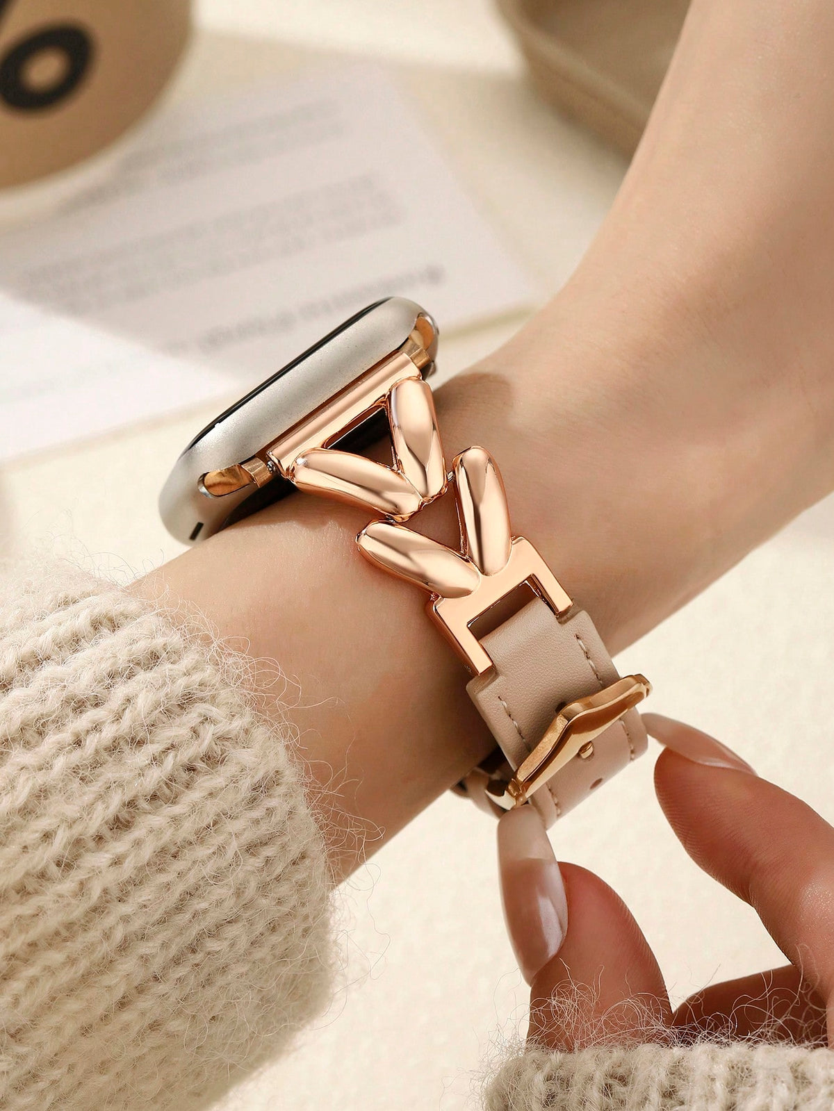 1pc Compatible With Apple Watch Band, Apricot And Rose Gold Metal V-Shaped Chain Strap, High-End Fashion Style, Suitable For Apple Watch 38/40/41/42/44/45/46/49mm, Compatible With Ultra/Se/11/10/9 8/7