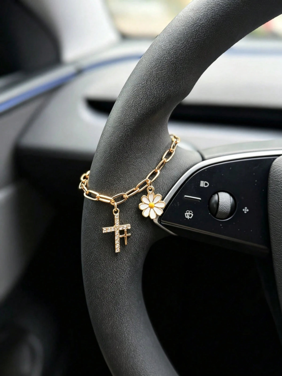 1pc Crystal Chain Daisy Cross Car Steering Wheel Hanging Decoration, Car Interior Decor Accessory