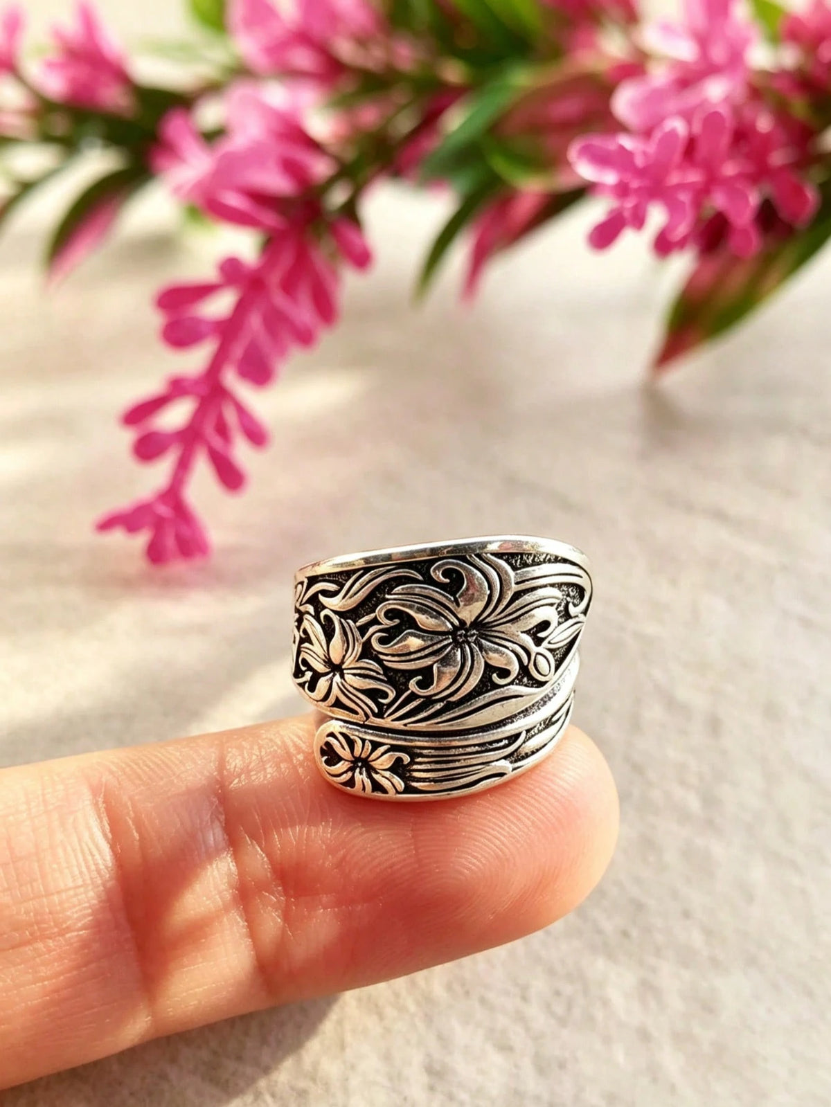 1pc Vintage Spoon Ring, Surface Engraved With Vintage Floral Design, Suitable For Men To Match Daily Outfits, Party Accessories Or Valentine's Day Gift