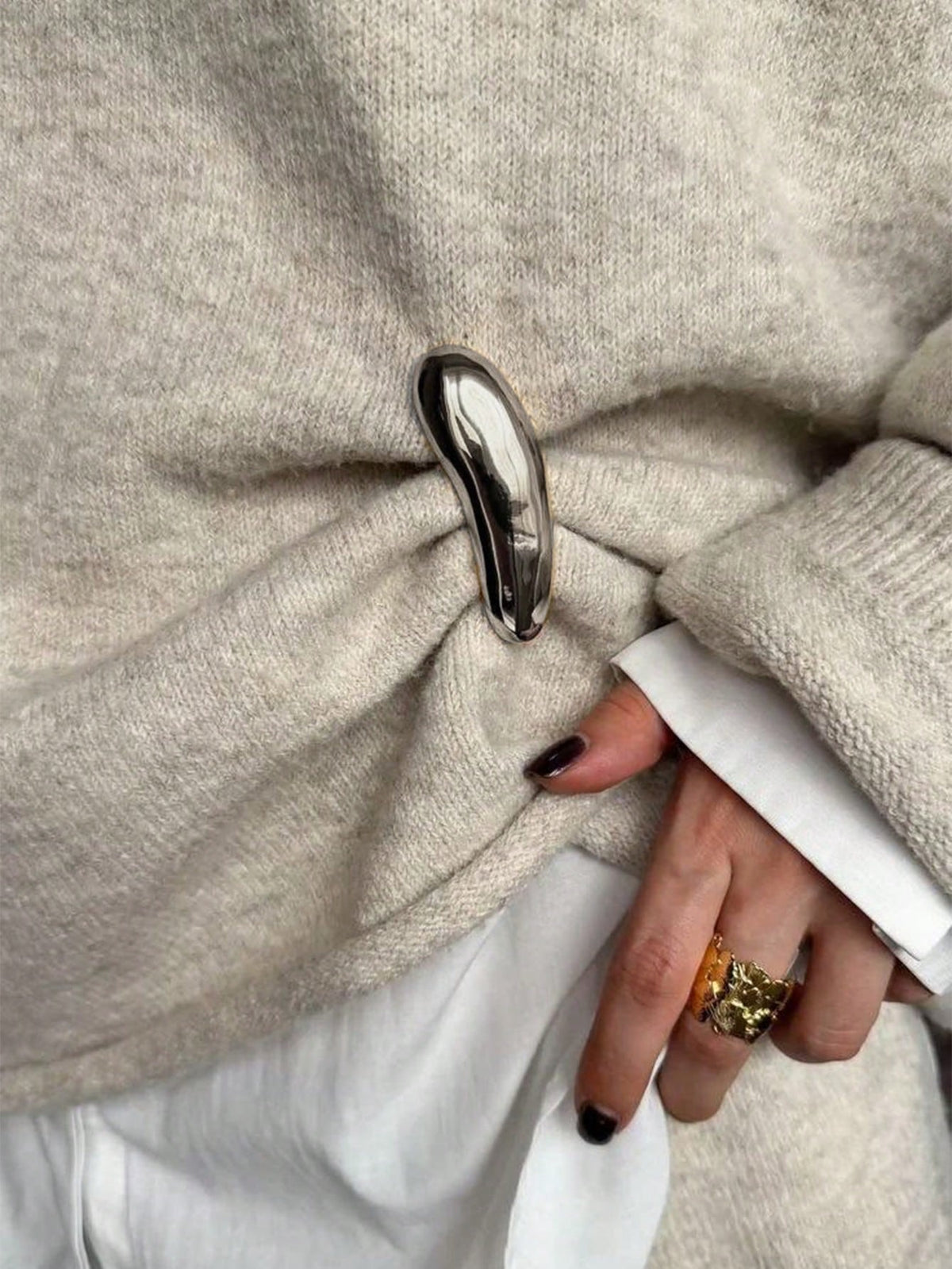 1pc Women's Minimalist Metal Glossy Brooch, Suitable For Waist Decoration On Dresses And Jackets, Fashionable High-End Accessory