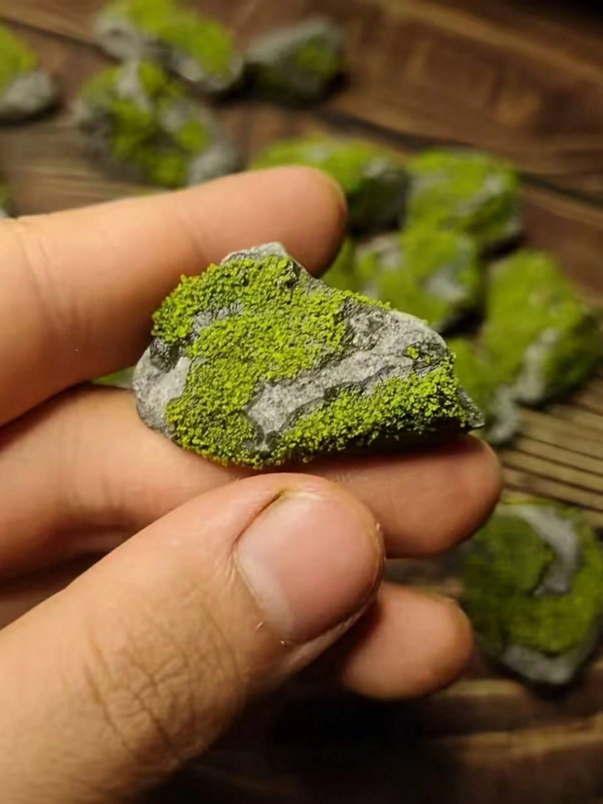 1SET Natural Stones Aquatic Moss Plants Miniature Sculptures Aquarium Decoration For Aquascape Forest Landscape Outdoor Handmade Miniature Scene Building Fish Tank Decor Home Office Gift