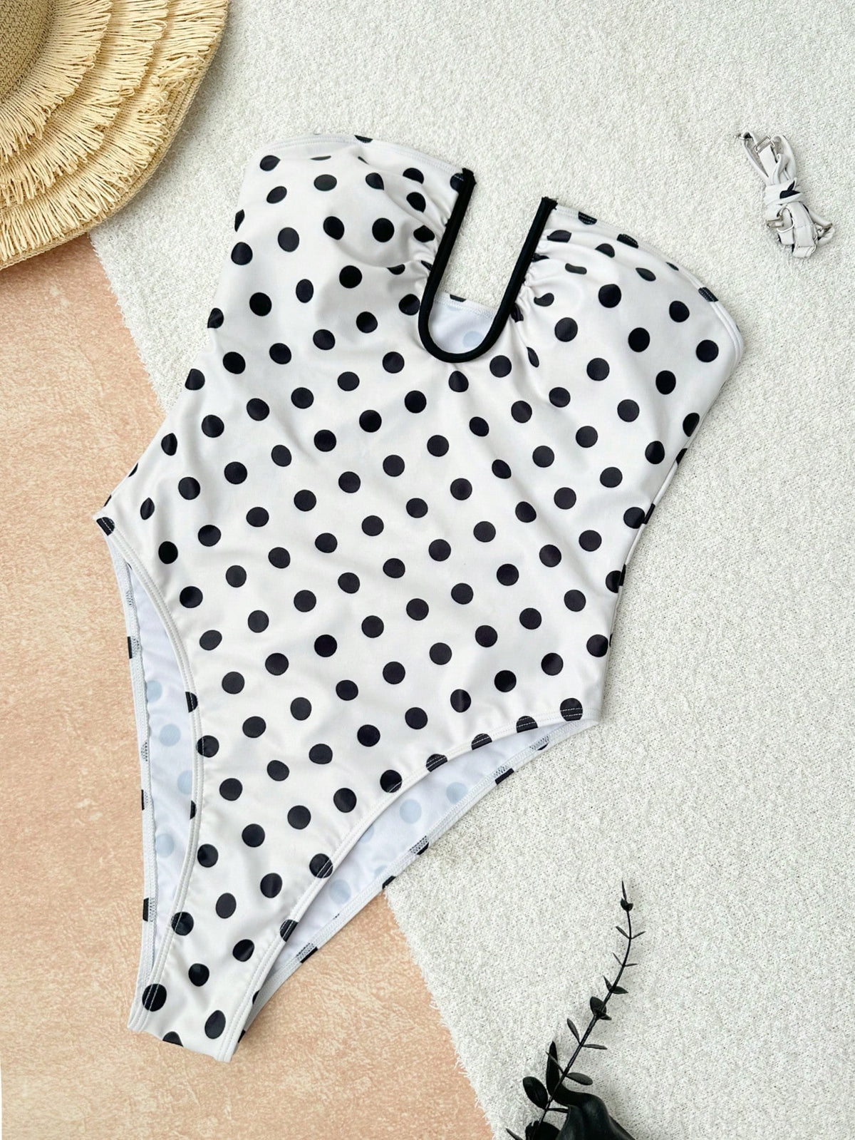 2026 Women's Fashion Black Polka Dot Print One-Piece Swimsuit, Deep U Hollow Bustier Design, Slim Minimalist Style, Elegant For Beach Party, Travel, Spring/Summer Beach Vacation White