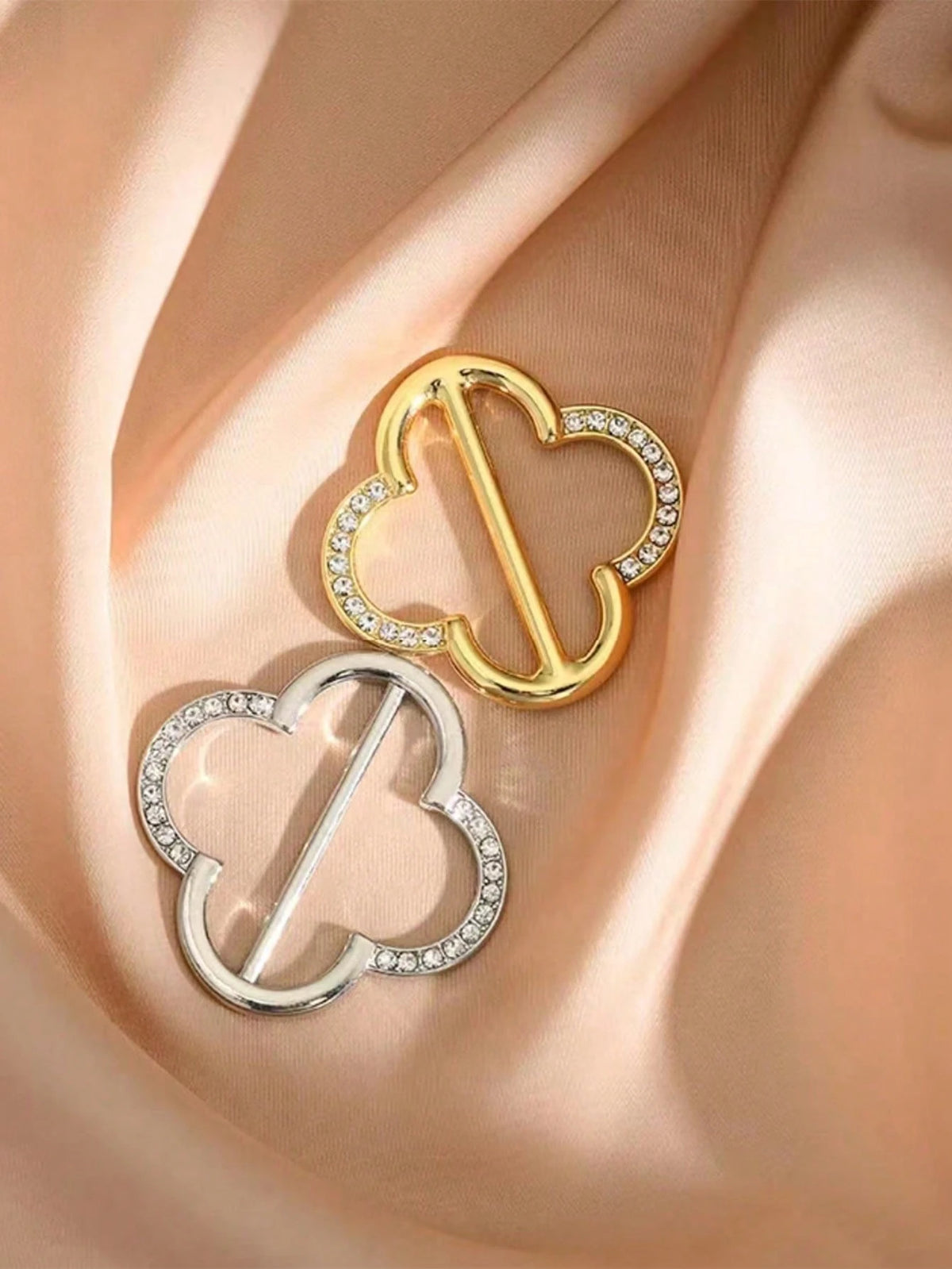 3pcs Women's Metal Shirt Collar Clips, Scarf Buckle, And Belt Buckle Fashion Accessories Set (2 Gold, 1 Silver) Fashionable Brooch