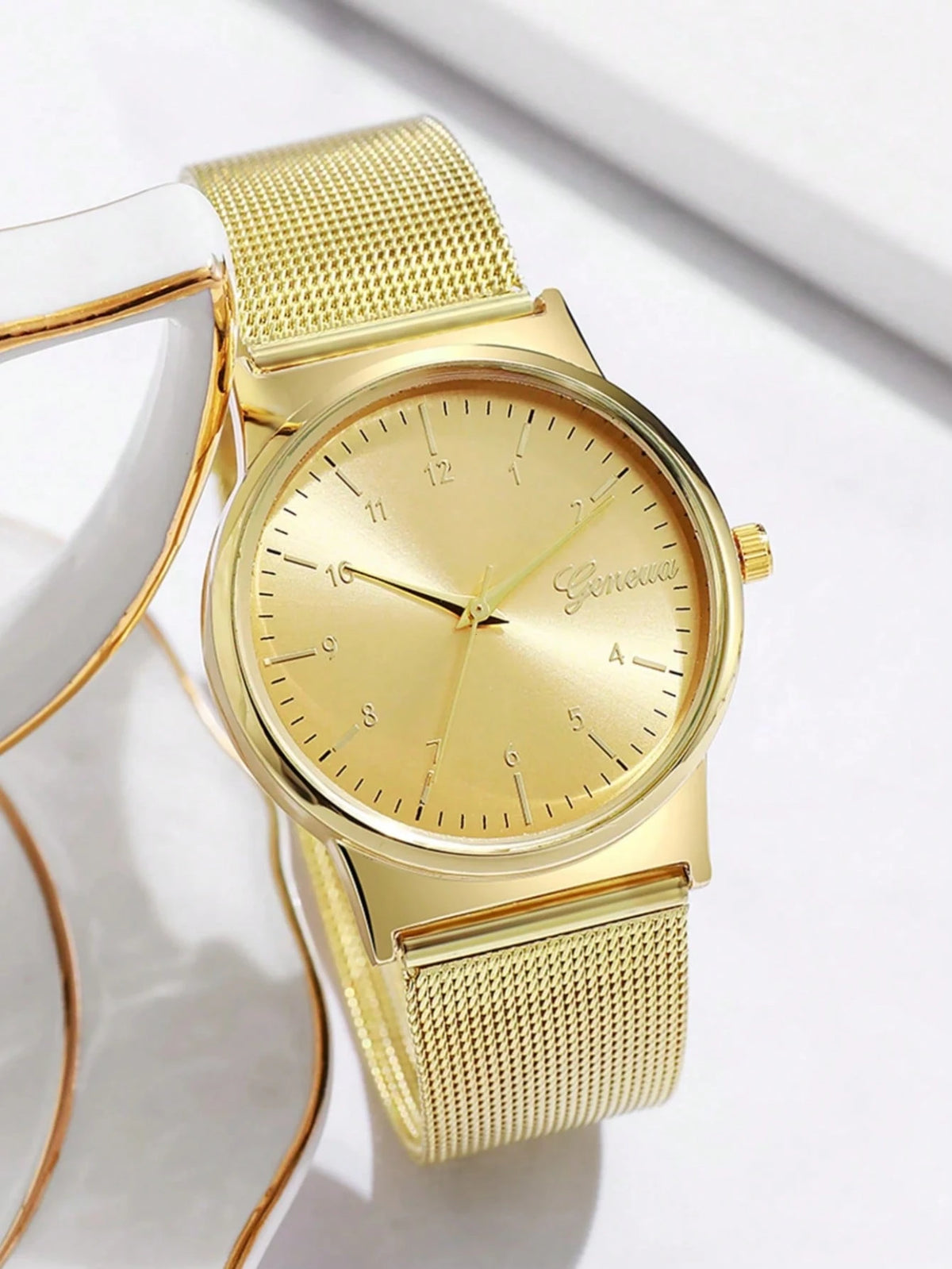 4pcs Luxury Gold & Silver Dual-Tone Watch Set, Mesh Band Quartz Watch + Multiple Rhinestone Bracelets, Suitable For Date & Commute, Perfect Gift For Women