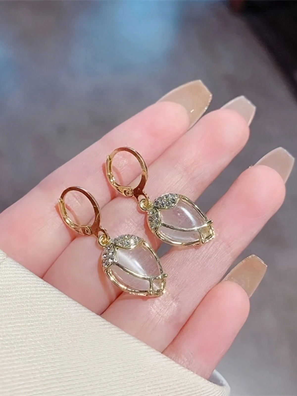 A Pair Creative Imitation Opal Stone Tulip-Shaped Earrings, Cute Earrings For Girls, Fashion, Wedding. Valentine's Day Accessories