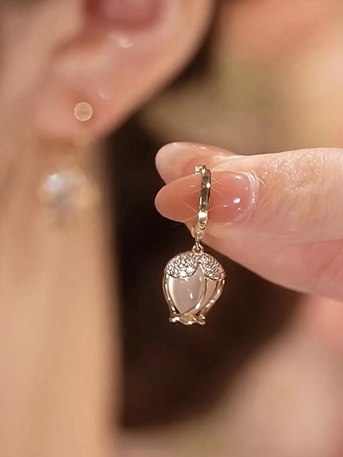 A Pair Creative Imitation Opal Stone Tulip-Shaped Earrings, Cute Earrings For Girls, Fashion, Wedding. Valentine's Day Accessories