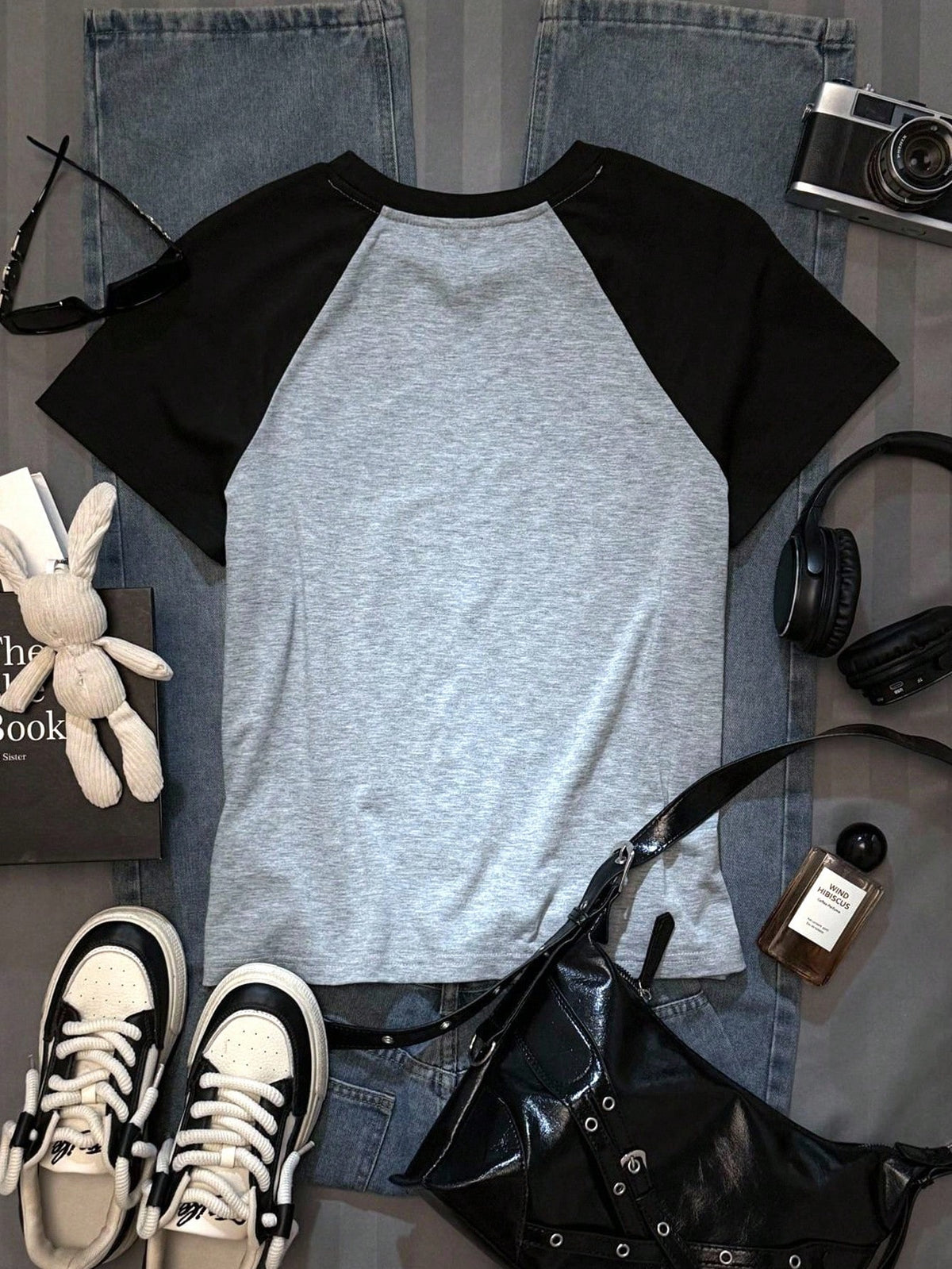 Attitoon Casual Minimalist Cat Graphic Round Neck Short Sleeve Fitted Women T-Shirt, Suitable For Summer School Grey