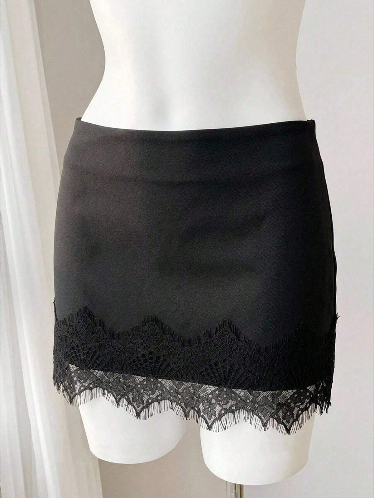 Attitoon Women's Elegant Black Summer Lace Patchwork Mini Skirt,Low-Waist Y2K Lace Skirt For Date Night,Party,Beach,Vacation,Prom,Wedding,Festival,Graduation