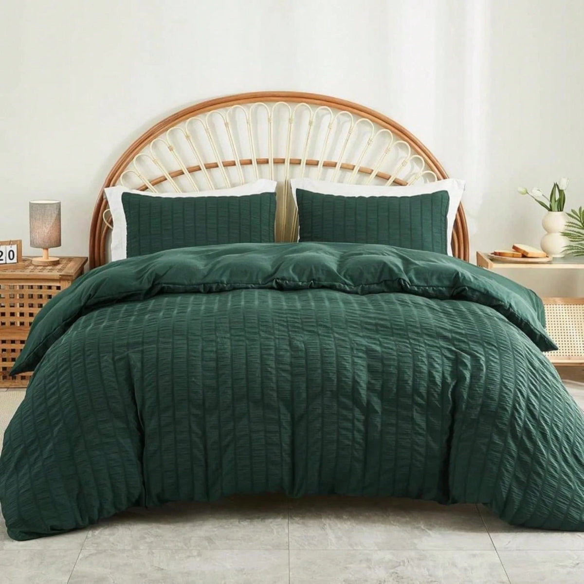 AveLom Dark Green Seersucker Duvet Cover Set King Size (104 X 90 Inches), 3 Pieces (1 Duvet Cover + 2 Pillow Cases), Ultra Soft Washed Microfiber, Textured Duvet Cover With Zipper Closure, Corner Ties