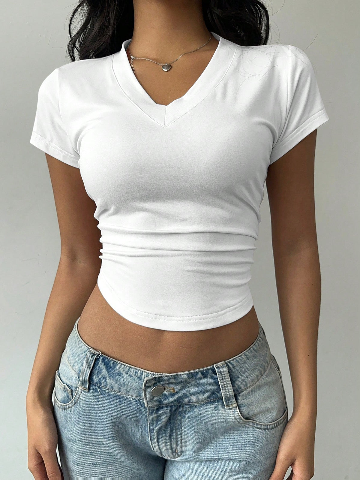 BASICS Casual Solid Color V-Neck Short Sleeve Fitted Women T-Shirt Tops For Women White Tops