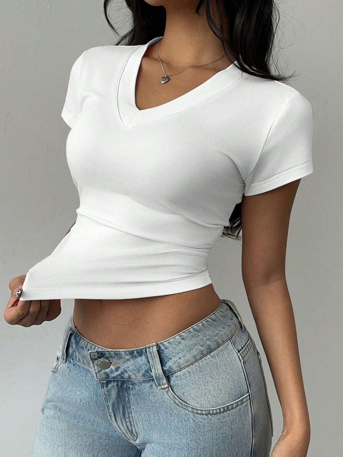 BASICS Casual Solid Color V-Neck Short Sleeve Fitted Women T-Shirt Tops For Women White Tops
