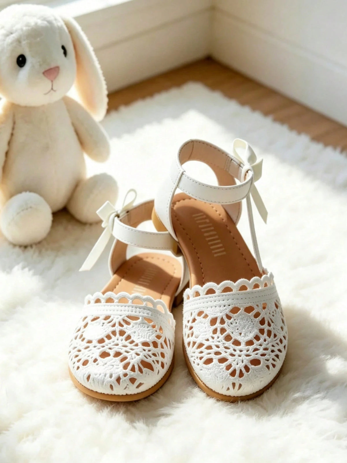 Charming White Crochet Lace Closed-Toe Sandals For Girls, Breathable Shoes With Delicate Bow Strap, Casual Footwear For Birthday Parties, Daily Life