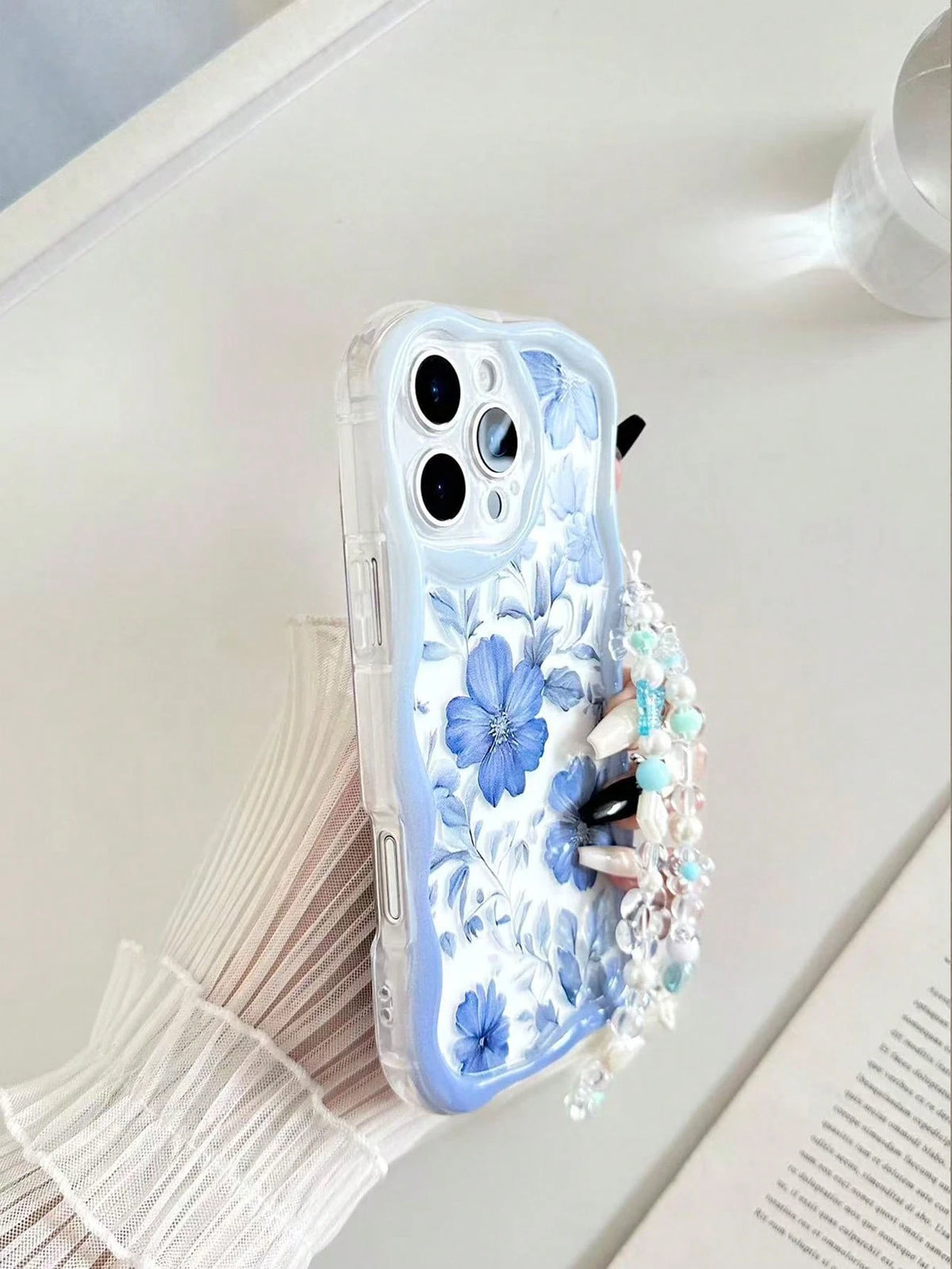 Cream Wavy Edge Glossy Floral Painted Anti-Drop Phone Case XR/7/8 Painted Accessory Phone Lanyard Compatible With Iphone 16/ 16 Pro/ 16 Plus/ 16 Pro Max/ 15 Pro Max Apple 13 Phone Case 14 Apple 11 Sof