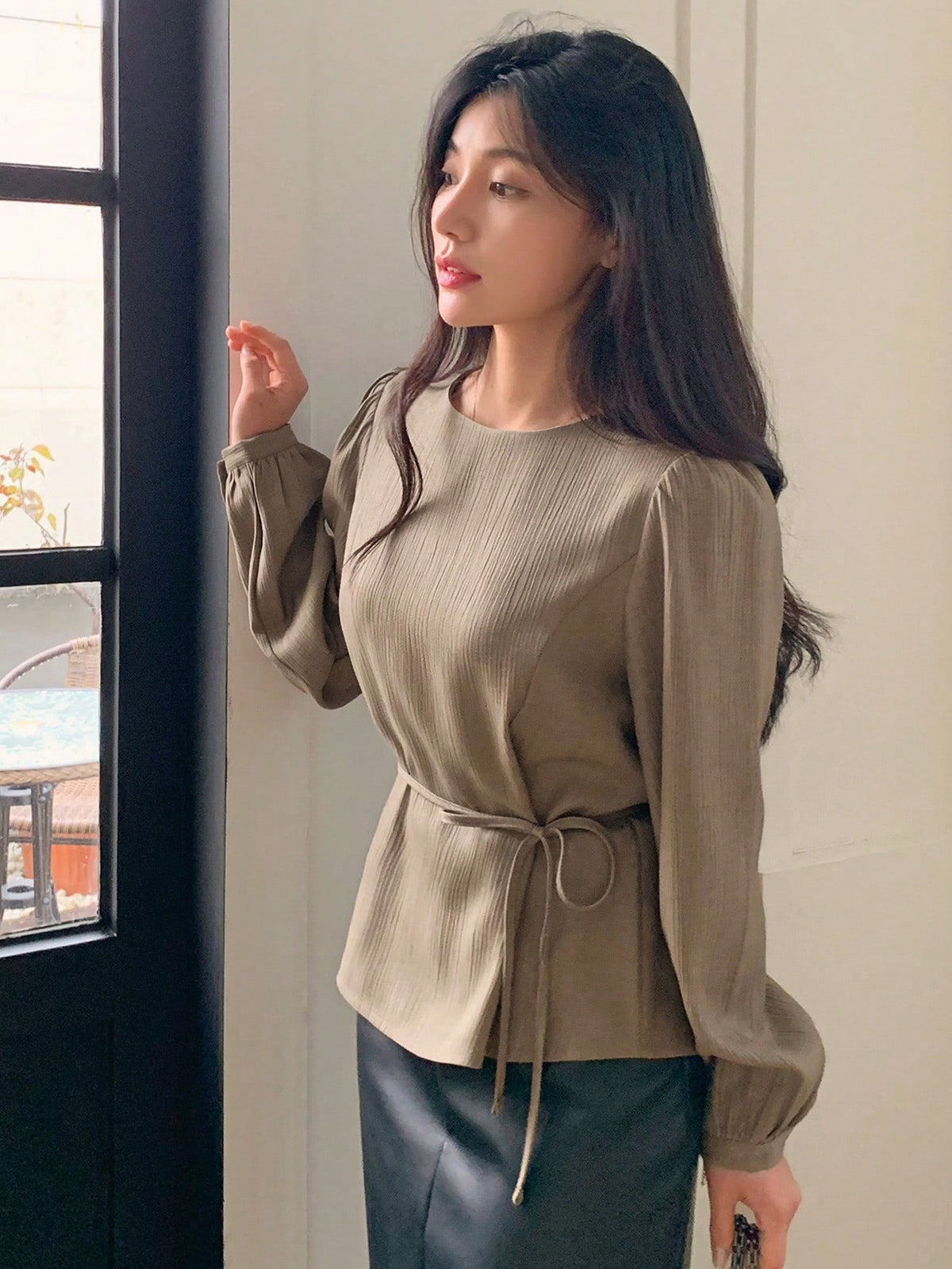 DAZY Women's Solid Color Casual Round Neck Puff Sleeve Blouse, Commuter Shirt Long Sleeve Top