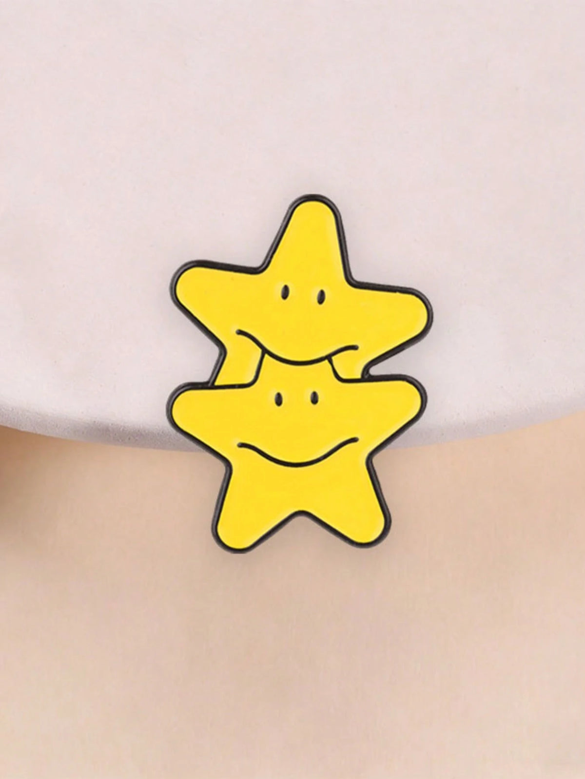 Double Stars Enamel Pin, Cute Stacked Stars Brooch, Fashionable Accessory, Perfect For Clothing & Bags, Unique Gift Idea