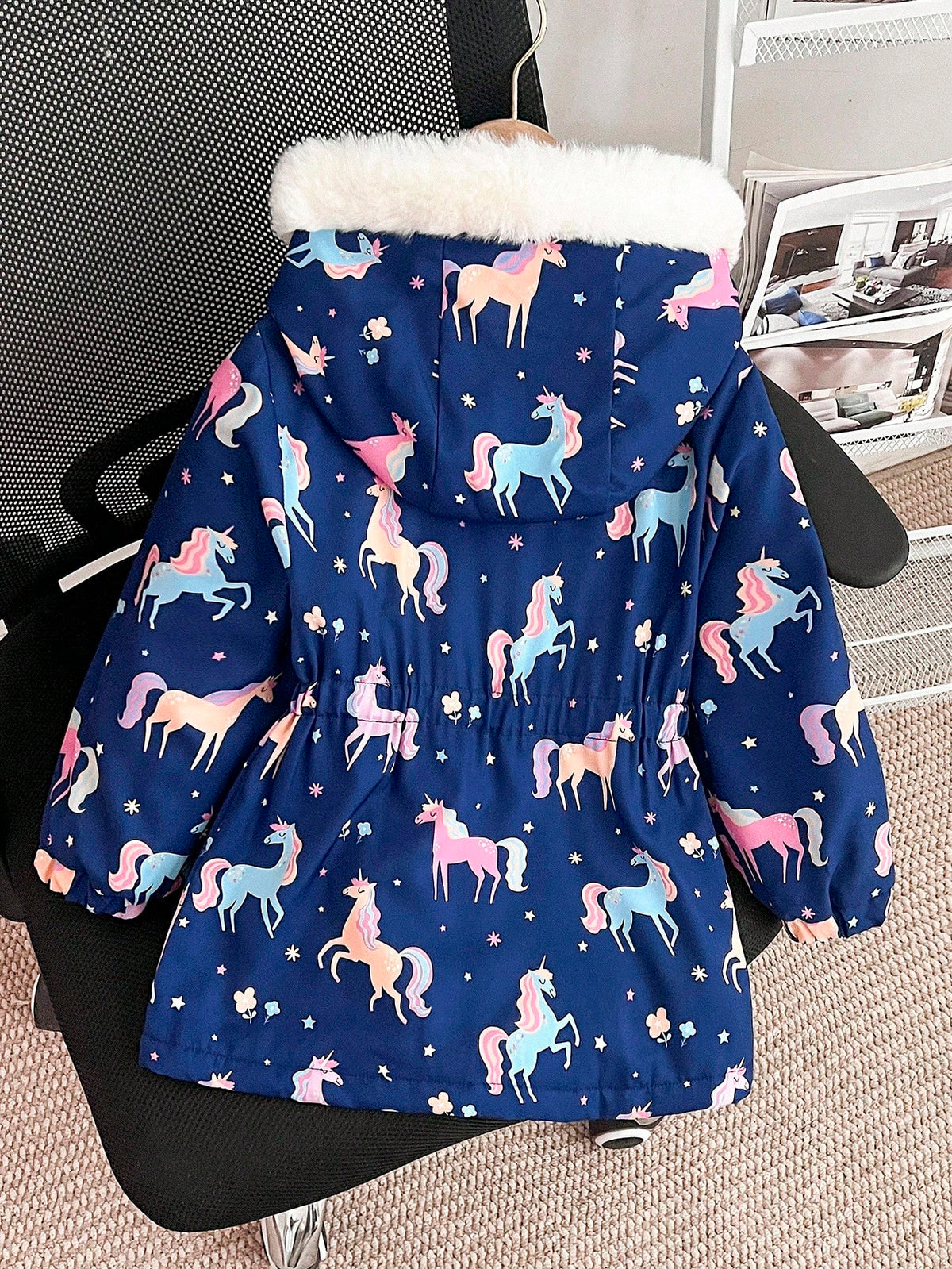 Elladie kids Girls Thick Fleece Hooded Puffer Jacket With Faux Fur Collar,Cartoon Print Slim Fit Zipper Coat,Suitable For Autumn/Winter Clothes For Kids Ages 4-7