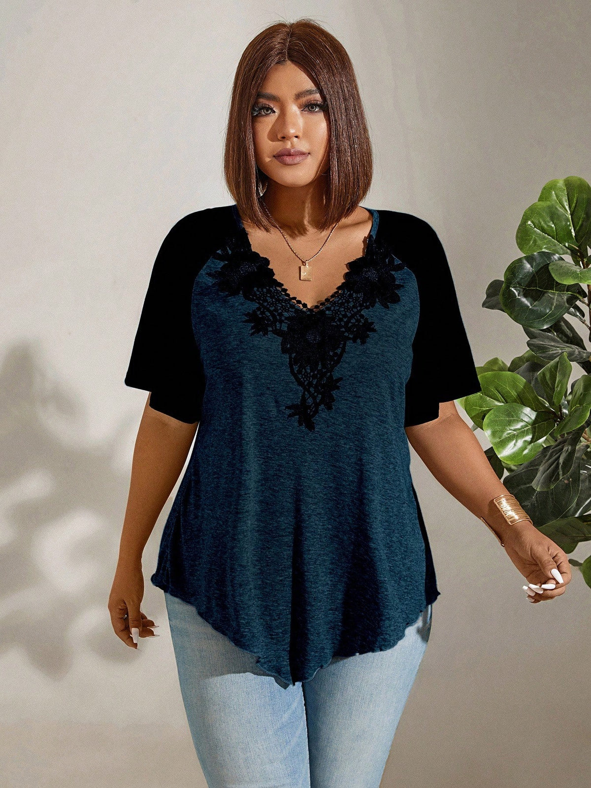 EMERY ROSE Plus Size Women's Lace Spliced Color-Block T-Shirt Graphic Tees Women Tops