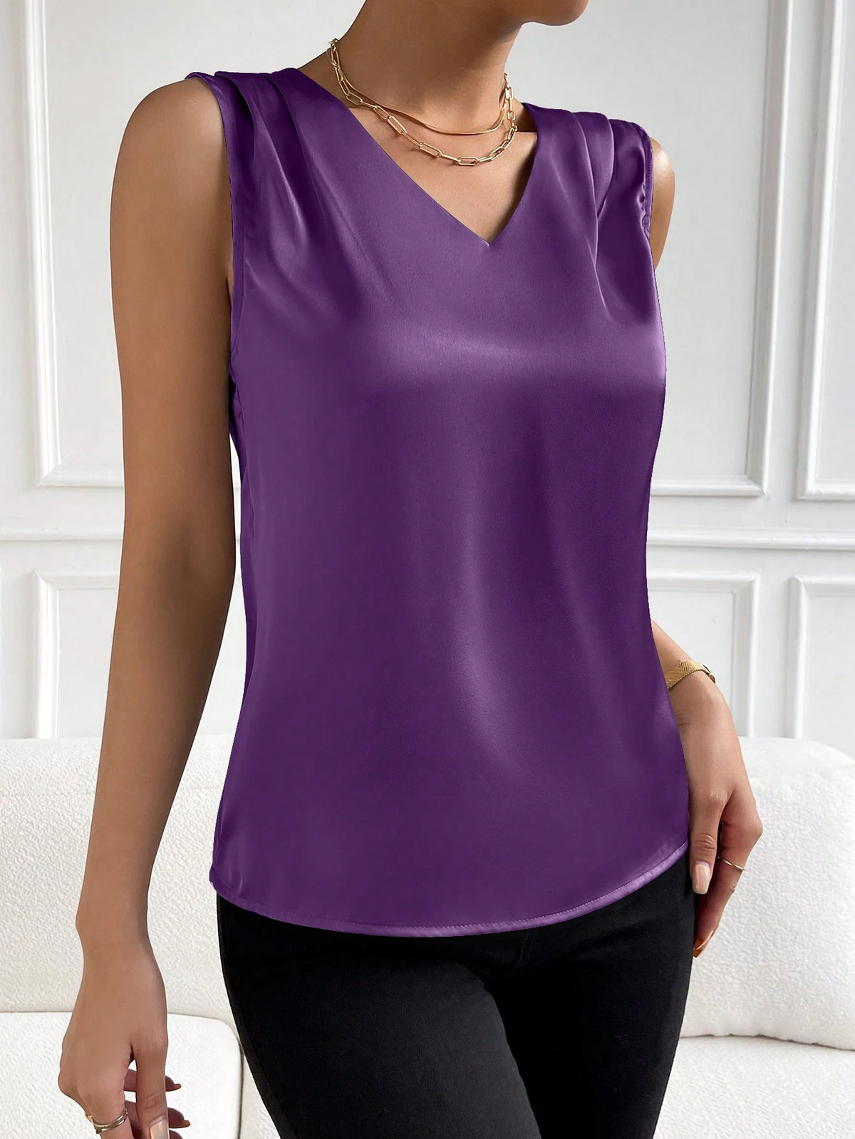 EMERY ROSE Women's Solid V-Neck Sleeveless Casual Top