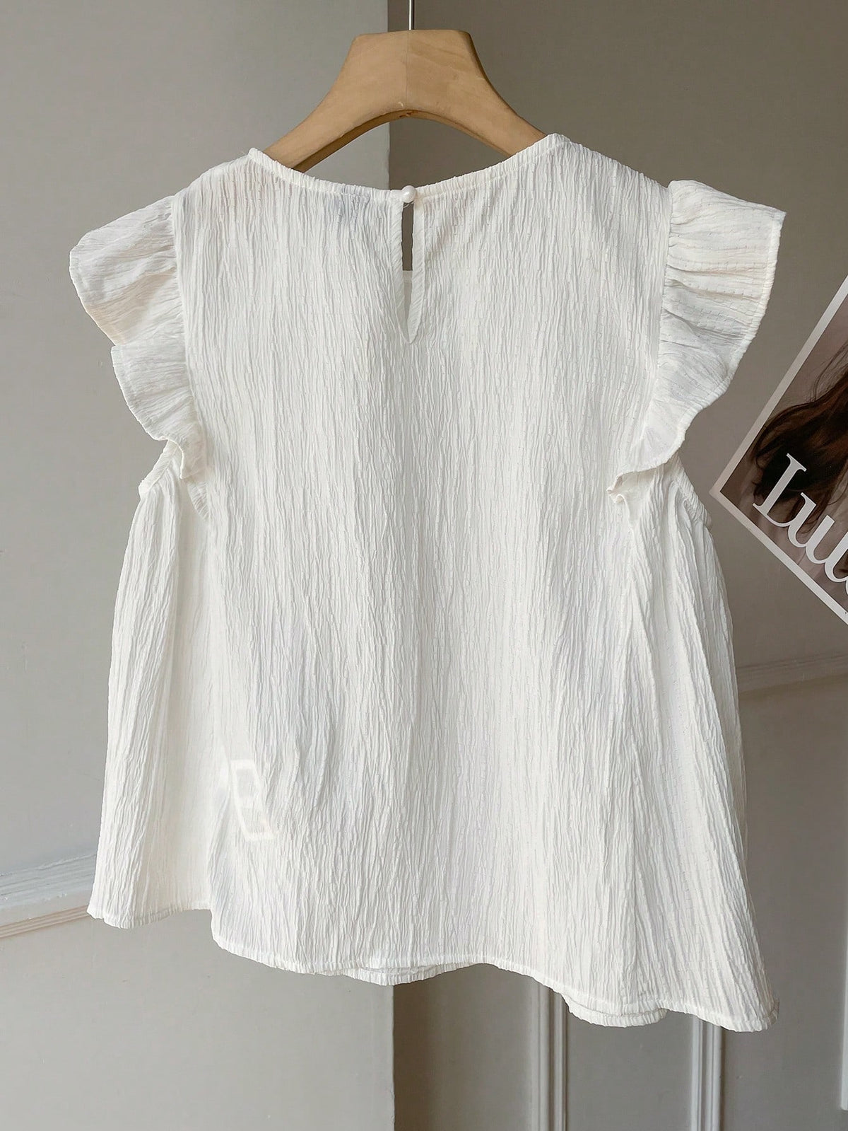 EZwear Summer Women's Woven White Blouse With Round Neck, Ruffle Trim And Loose Fit Flare Sleeves Smocked Top Babydoll Flutter Sleeve Brunch Elegant