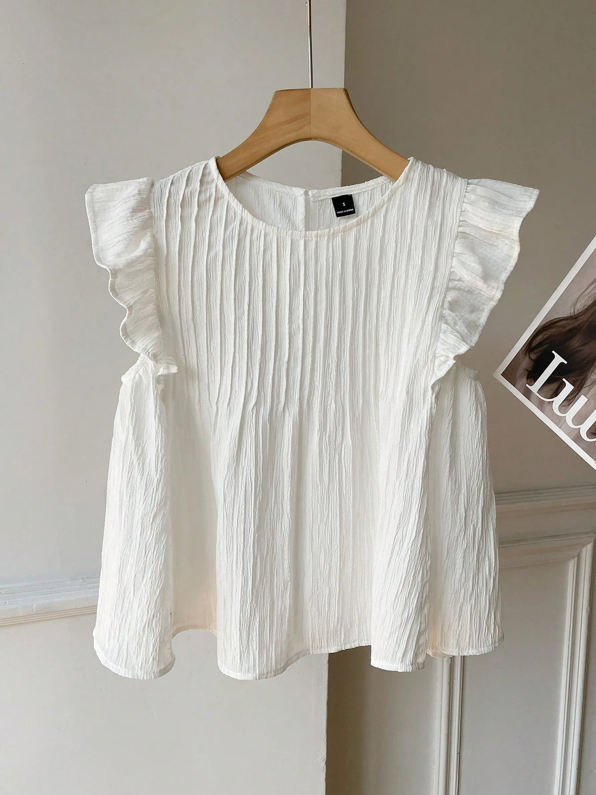 EZwear Summer Women's Woven White Blouse With Round Neck, Ruffle Trim And Loose Fit Flare Sleeves Smocked Top Babydoll Flutter Sleeve Brunch Elegant