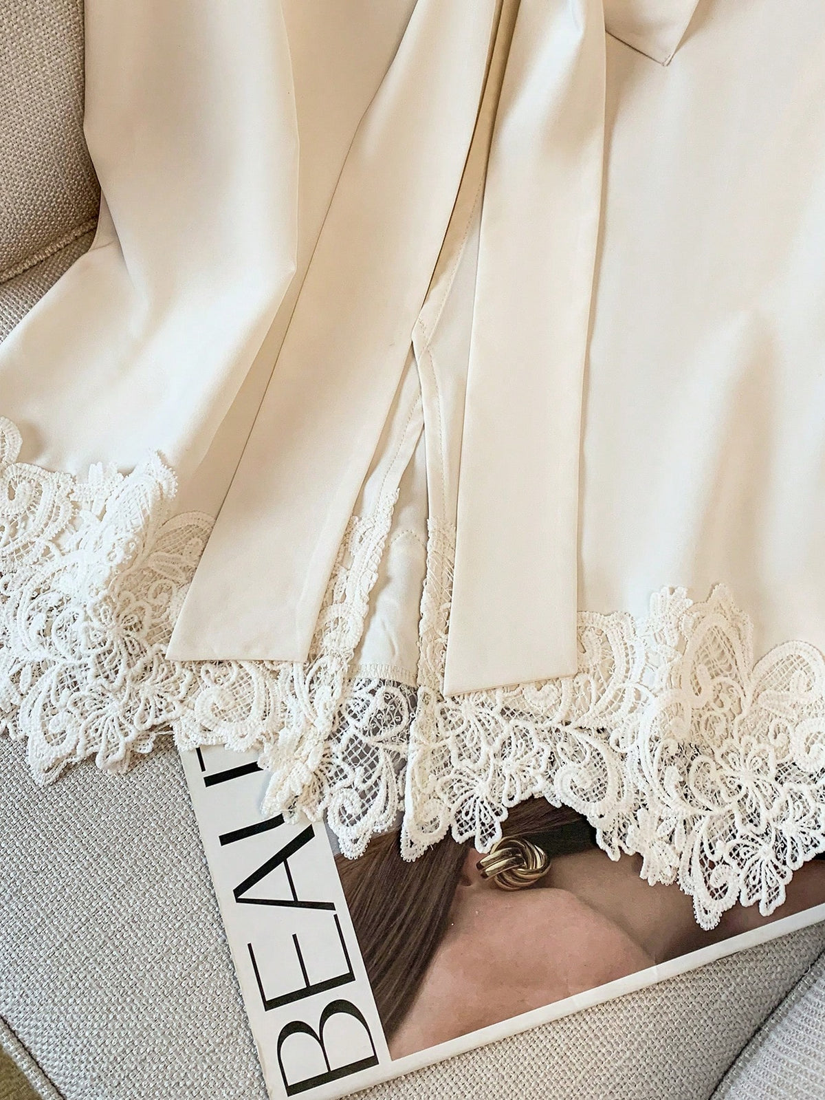 Franclia Elegant French-Style Women's Top,Cream White Summer Puff-Sleeved Bow Design Blouse,Tea Party Casual Commuter Office Wear,Fashionable Luxury Apparel