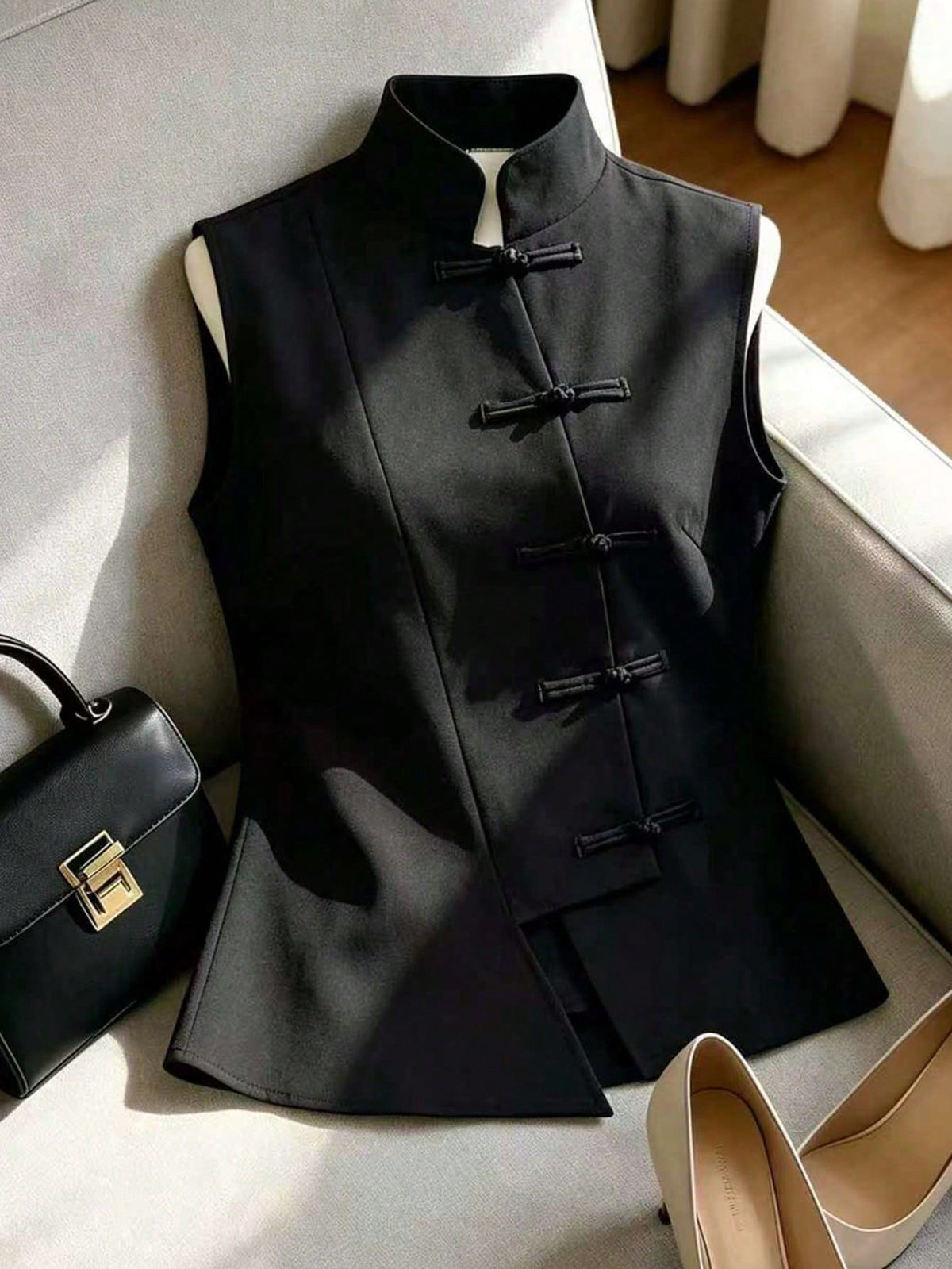 Franclia New Chinese Style Cheongsam Inspired Sleeveless Top, Stand Collar, Button Decor, Asymmetrical Waist Design, Versatile Spring/Summer Blouse For Women
