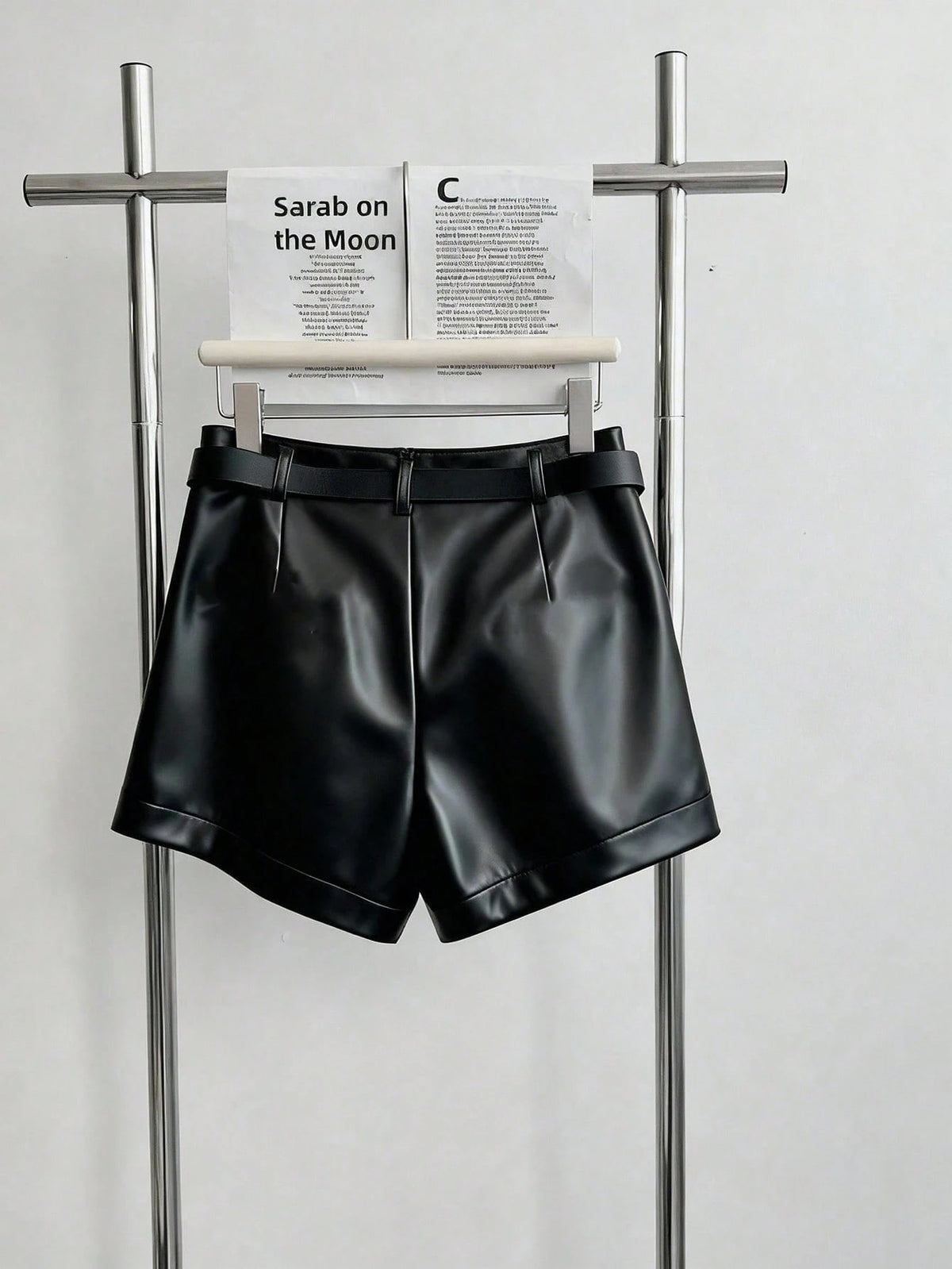 INAWLY Women's Pocket PU Leather Fashionable Versatile Commuting Party Shorts