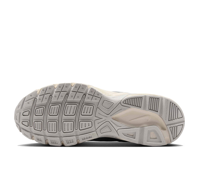 Nike Initiator "Vast Grey Metallic Silver Pale Ivory Pink Foam"