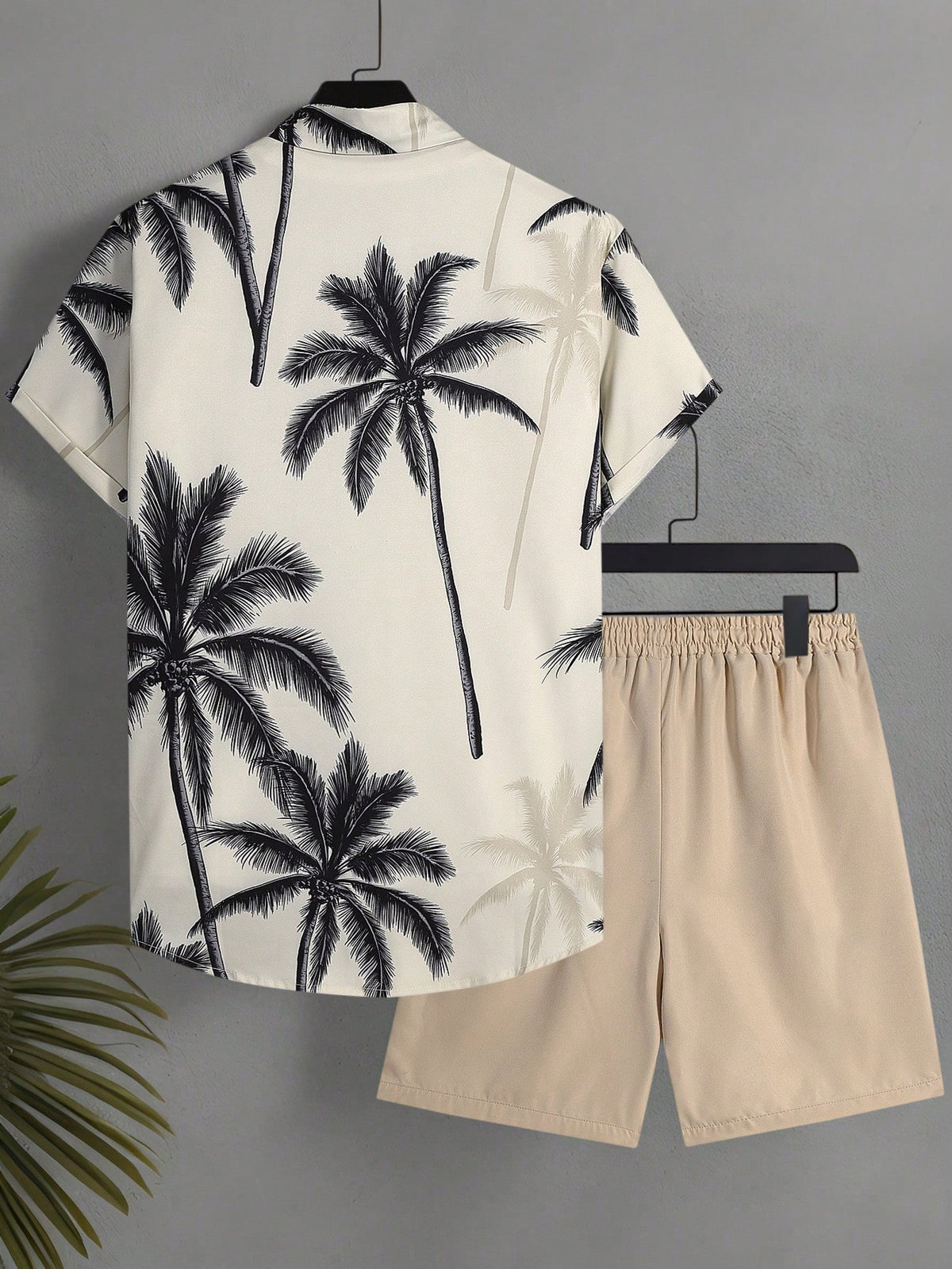 Manfinity RSRT Plus Size Men's Coconut Tree Print Single-Breasted Short Sleeve Top And Pocket Shorts Casual Holiday Beach Set