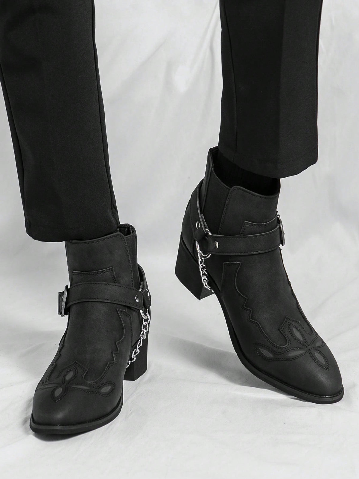 Men' S Black Vintage Pointed Cowboy Boots Fashion Western Personality Belt Buckle Thick Heel Slip-On Boots British Style Business Casual Shoes