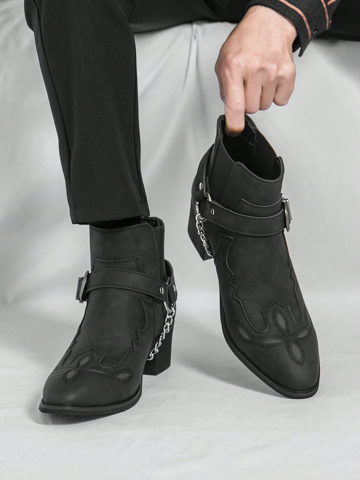 Men' S Black Vintage Pointed Cowboy Boots Fashion Western Personality Belt Buckle Thick Heel Slip-On Boots British Style Business Casual Shoes