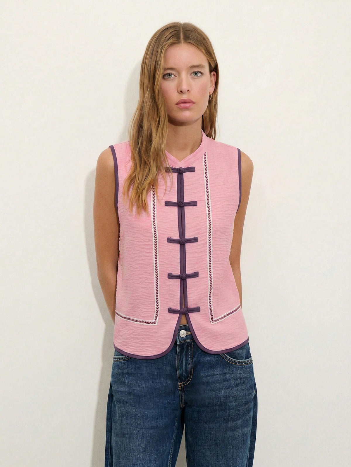 Nöista Chambray Sleeveless Frog Button Top, Perfect For Summer, Fall, Casual And Vacation Looks.