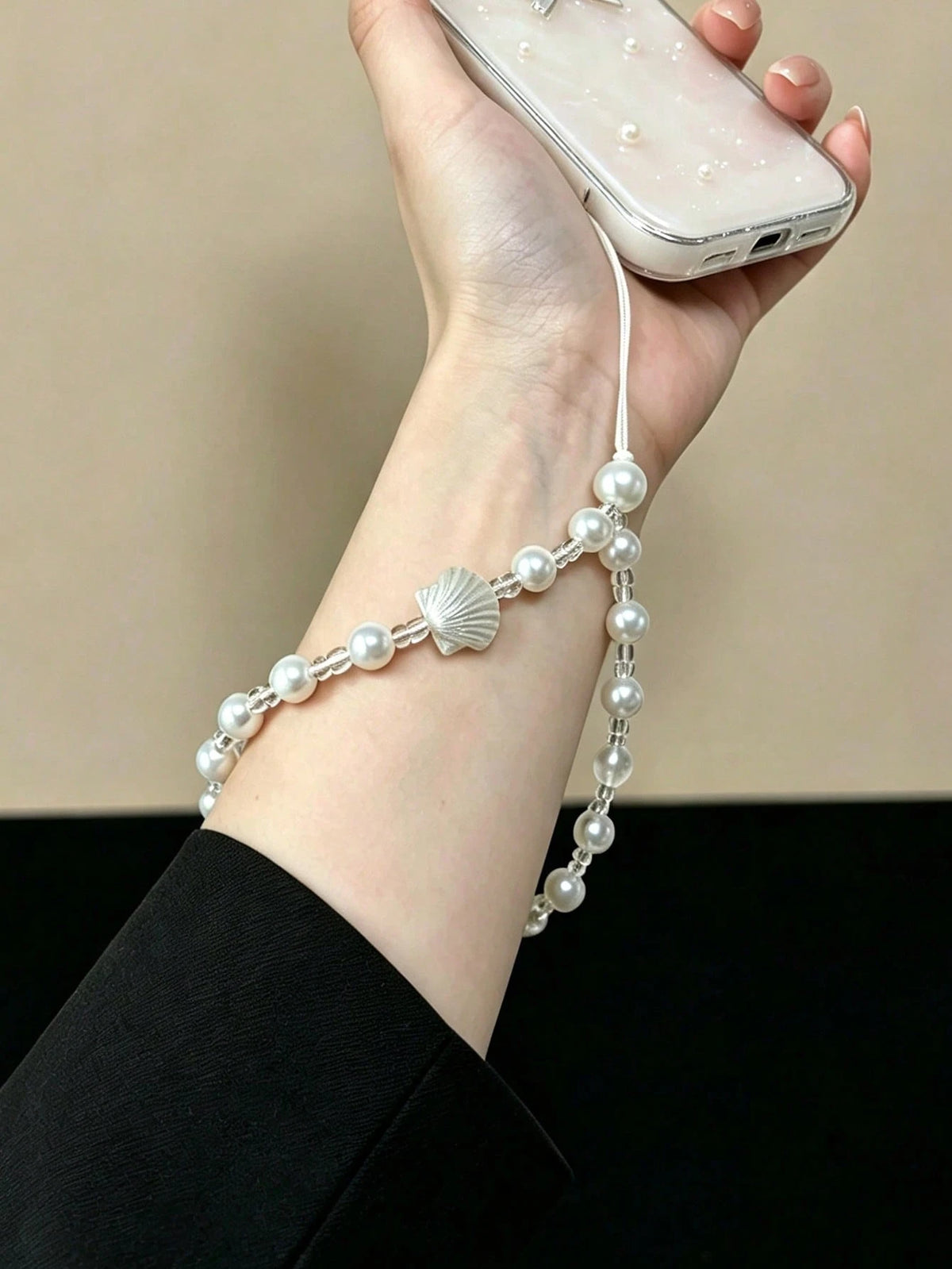 Silver Embossed Shell Gradient Pearl Thin Cord Phone Lanyard, Metal-Free Direct-Through Ocean Style Pearl Short Wrist Strap, Summer Beach Vacation Gentle Girl Anti-Loss Phone Wrist Strap, Minimalist F