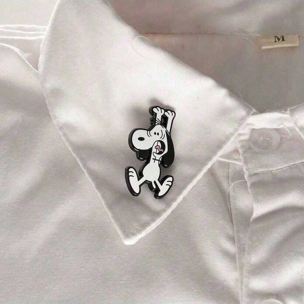 SNOOPY 1pc Cartoon Badges Featuring 's Surprised Expression, Metal Brooch, Anime Children's Gift, Pin, Accessory, And Bag Pendant