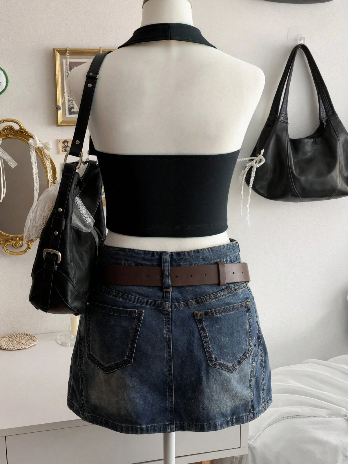 Sounds Like Me Letter Pattern Backless Halter Neck Sexy Tank Top For Women, Suitable For Daily Wear In Spring/Summer Casual Black