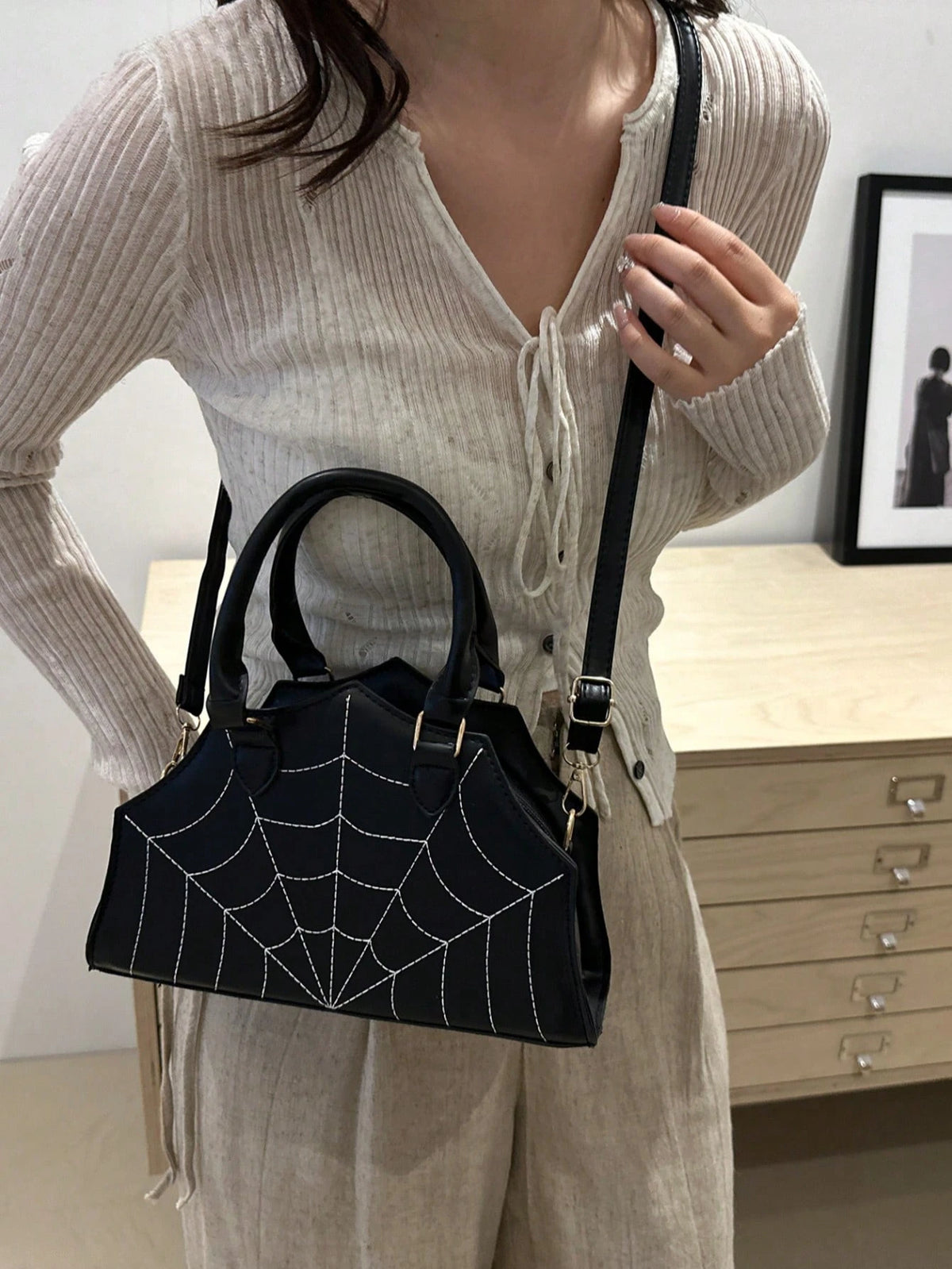 Spider Web Shaped Fashion Hand Bag, Tote Bag, Shoulder Bag For Halloween, Halloween Purse, Perfect For Fancy Party Halloween Fashion & Gothic Fashion, Best Halloween Gifts For Women, Perfectly Matchin