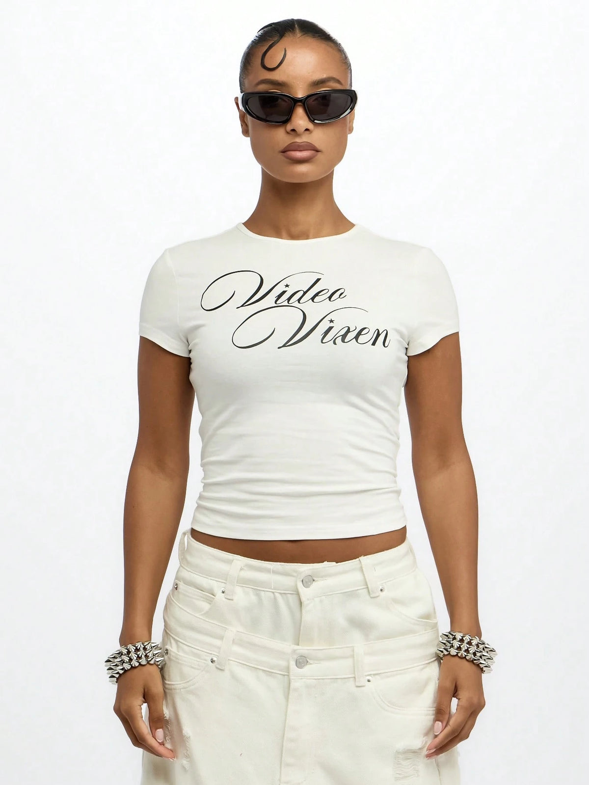 SUMWON WOMEN Video Vixen Crop Top Baby Tee Festival Y2K Aesthetic Casual Summer Short Sleeve Statement Graphic T-Shirt Streetwear Fashion Basic Fitted Tee