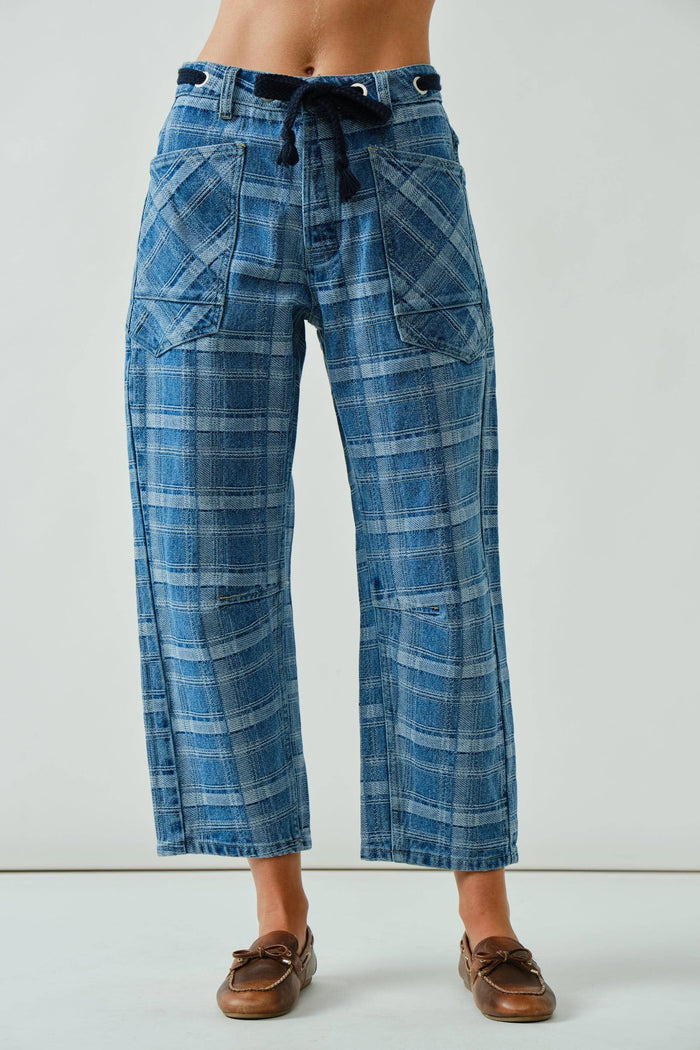 Women's Semi Barrel Jeans w/ Belt - Denim Plaid