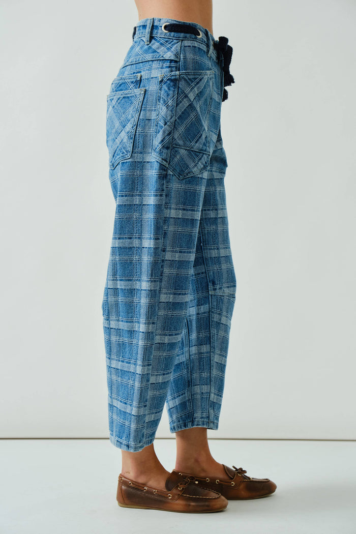 Women's Semi Barrel Jeans w/ Belt - Denim Plaid